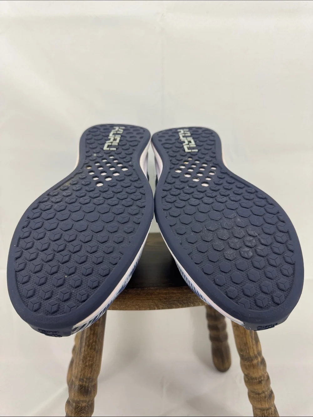 Kuru Womens Atom Sneakers w/ White Blue Zig Zag Pattern, sz 9 W, Missing Insoles